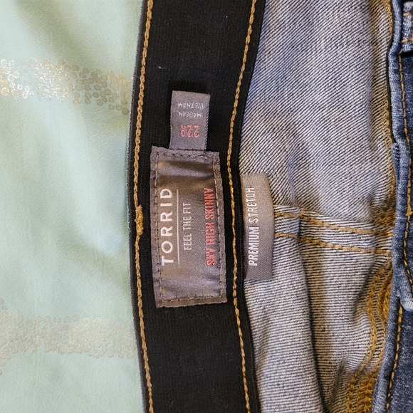 Torrid Sky High Skinny 22R - Picture 2 of 4